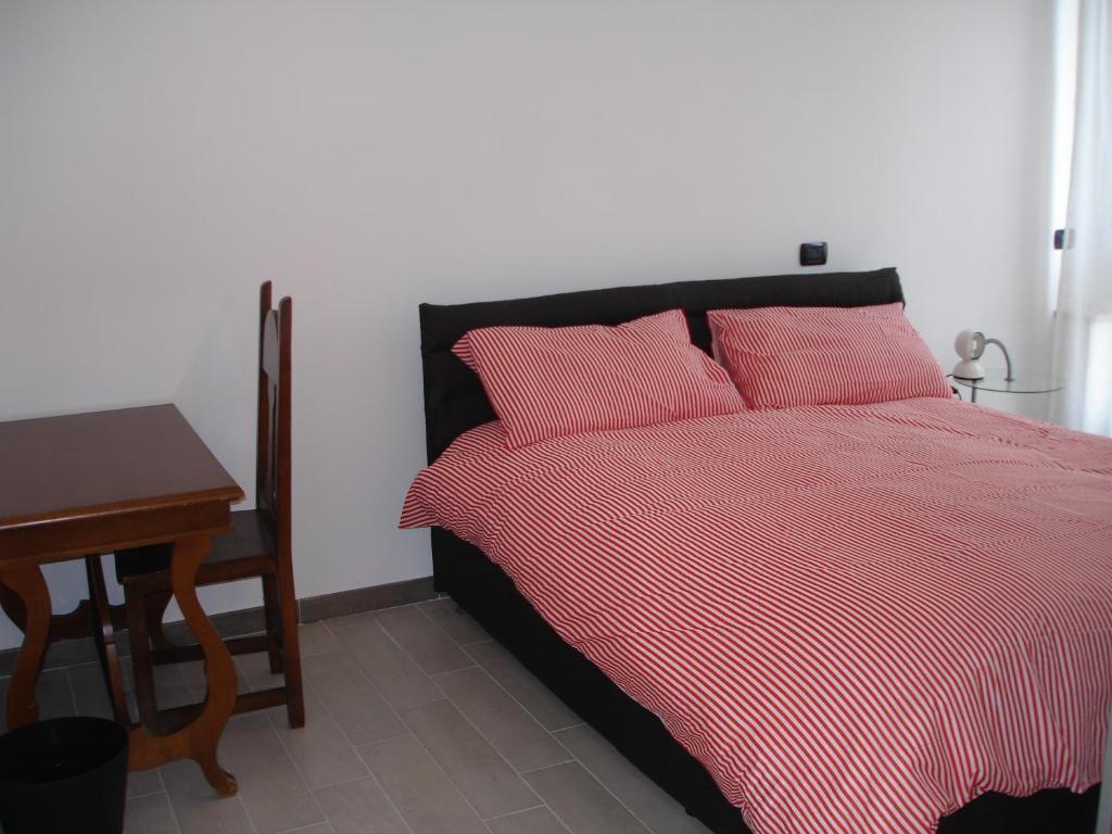Milan City Center Apartment Room photo